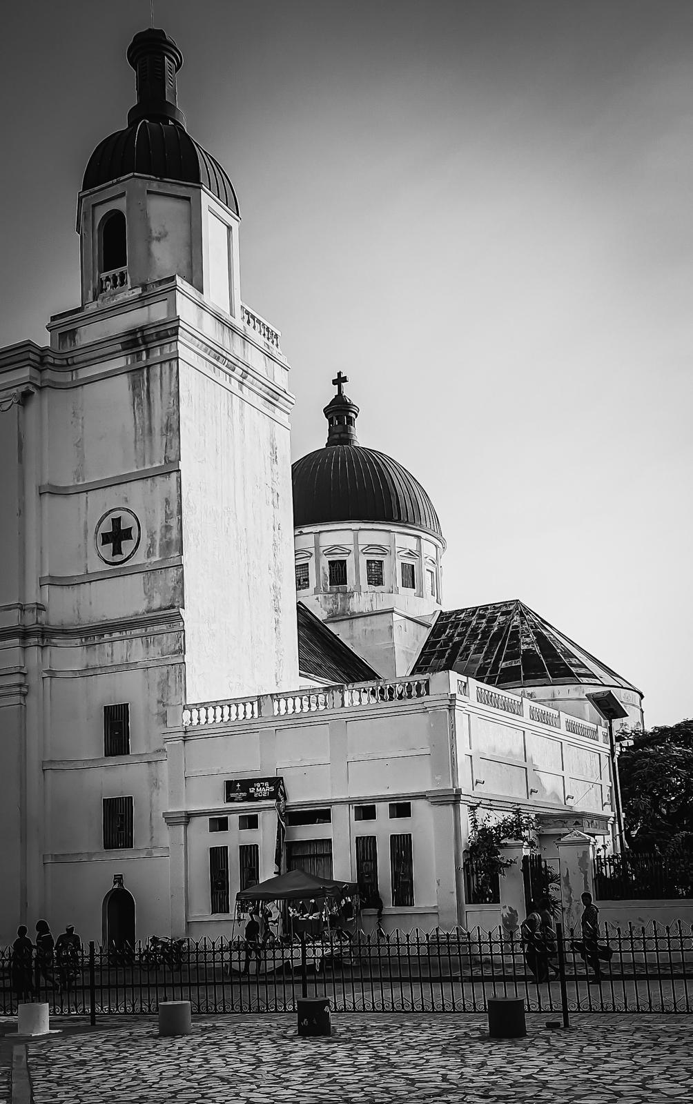 Photographie architecturale en noir et blanc par JAKKHO